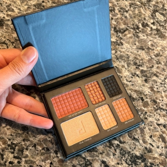 DOUCCE On The Go Pallete Make Up (BRAND NEW SEALED) - Picture 2 of 7